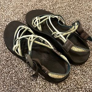 Chaco multi strap womens sandals with toe strap. SZ 10